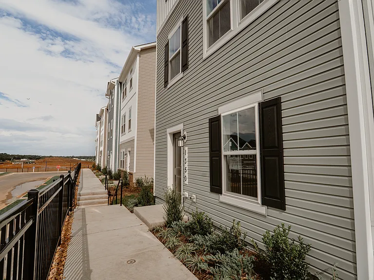 1350 Red Clover Ln — Photo 2