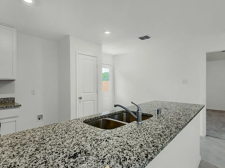 402 Harvest St — Photo 14