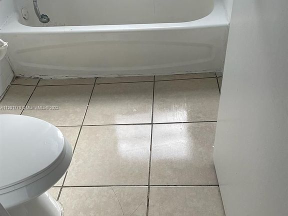5th image of 1420 NW 41st St Unit 1420