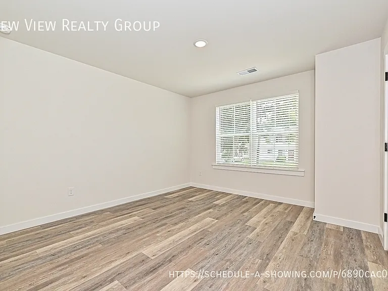 502 12th Ave NE — Photo 17