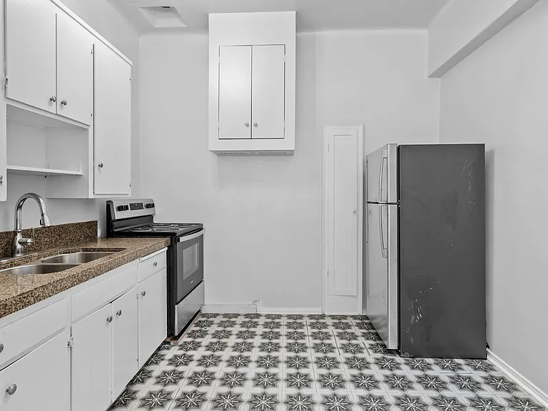 3843 Park Blvd #4 — Photo 1