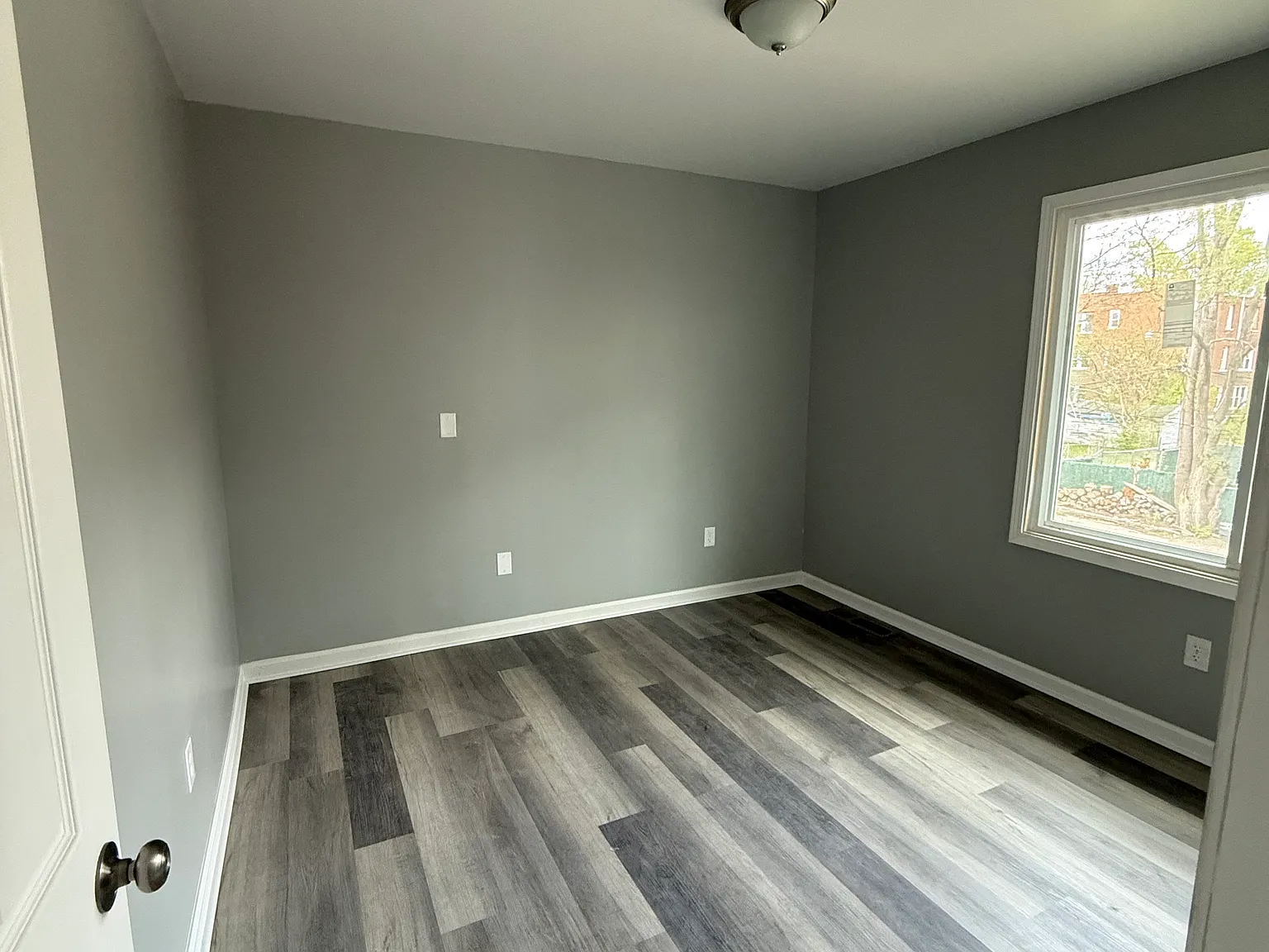 3 bed, 1250 sqft, $1,300 — Photo 2