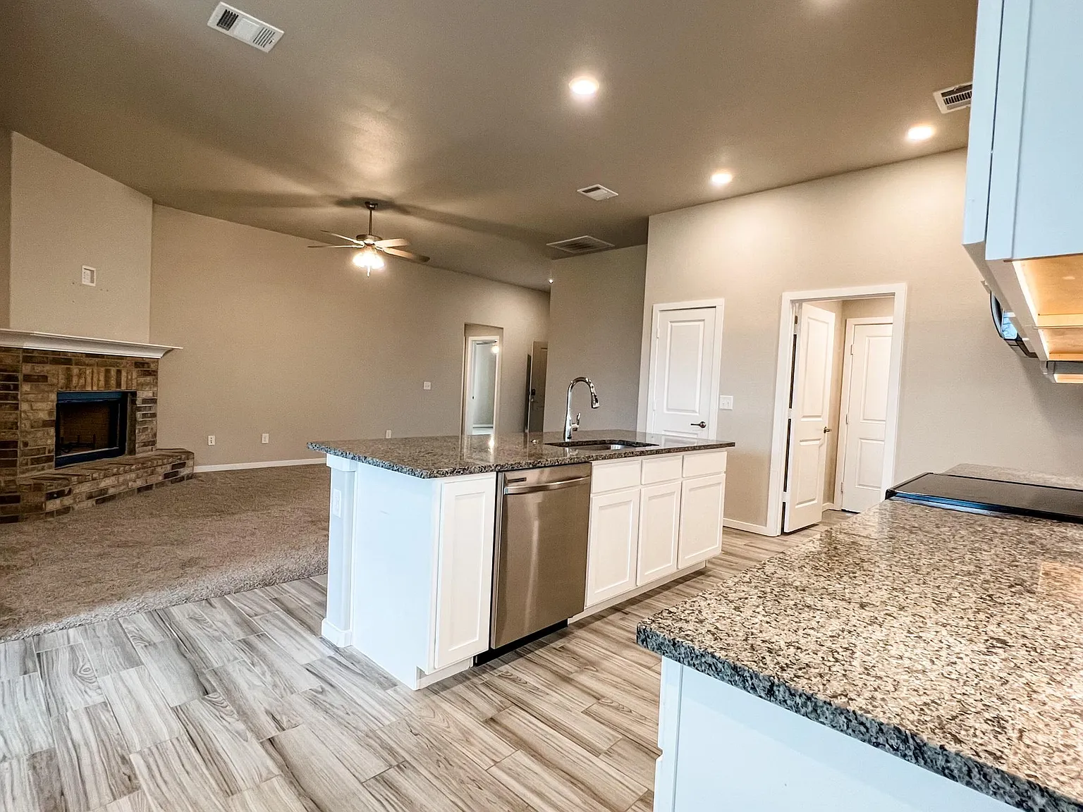 9405 Sydney Dr — Photo 2