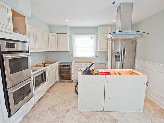 4th image of 2739 Windsor Dr