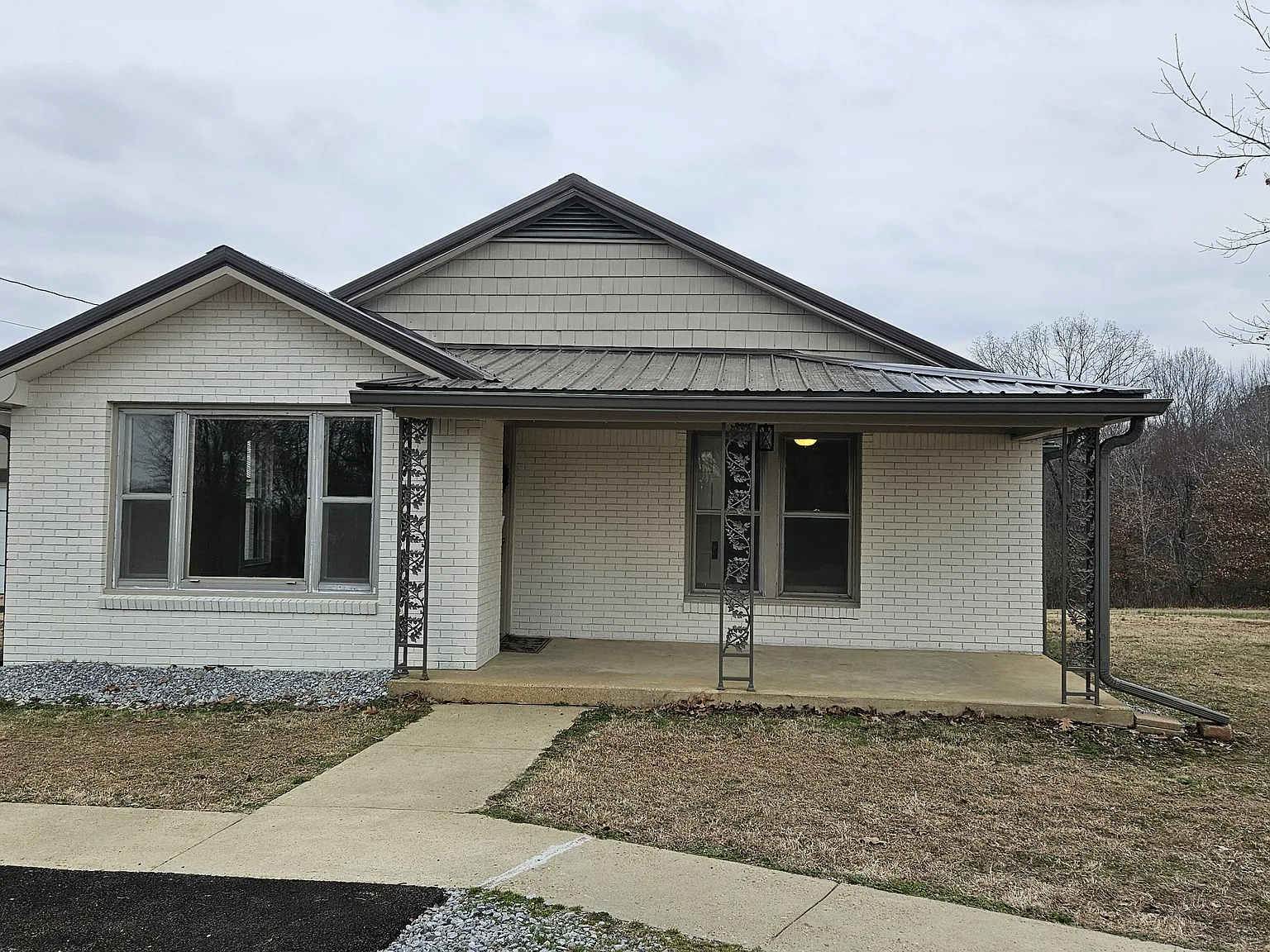 3 bed, 1.5 bath, 1300 sqft, $1,500 — Photo 1