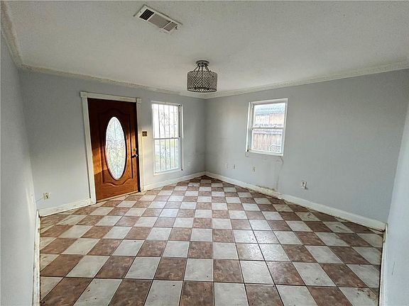 3rd image of 2420 Dubreuil St
