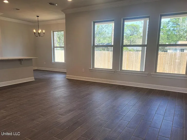 860 Leeward Dr — Photo 4