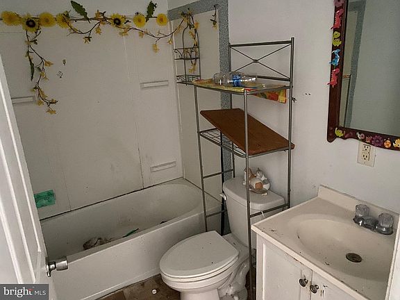 3rd image of 205 N Arch St