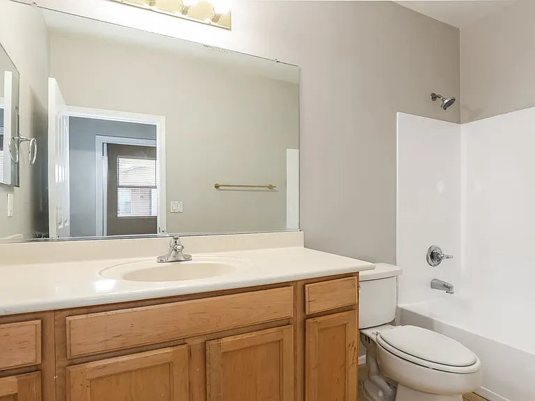 7805 S 68th Dr — Photo 15