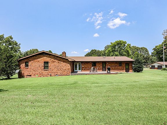 4th image of 96 Jericho Ln