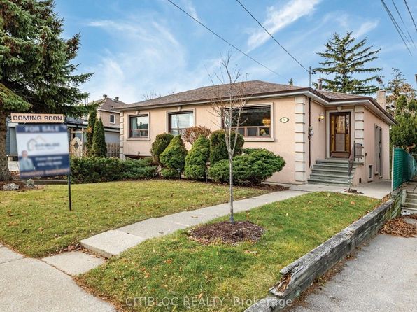 74 Erie St, Toronto, ON M6L 2R2