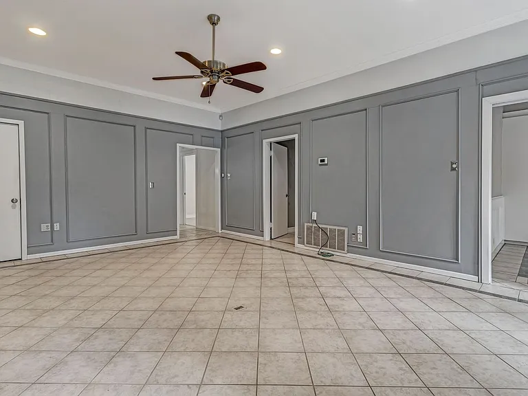 112 Cloverleaf Ave — Photo 6