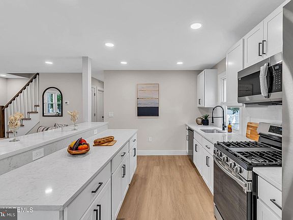 5th image of 209 Lower Lake Dr