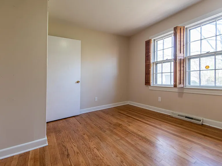 319 Magnolia St — Photo 19