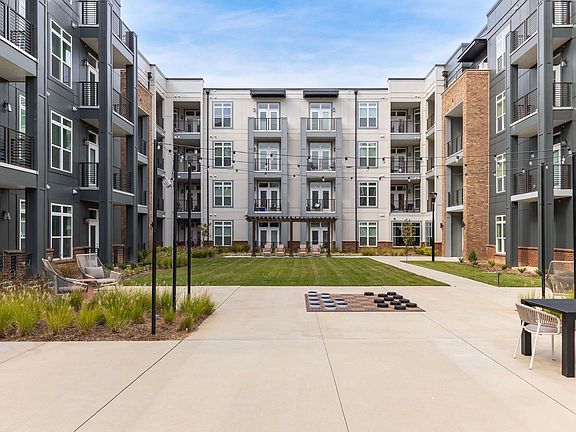 4th image of 4520 Charlotte Park Dr #1-403