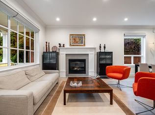 359 E 13th St, North Vancouver, BC