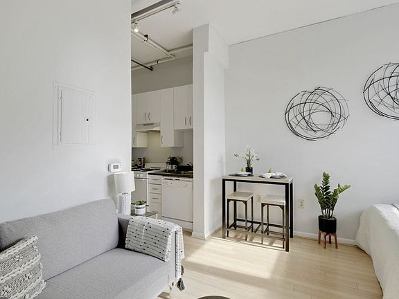 Optional layout enabling dining area