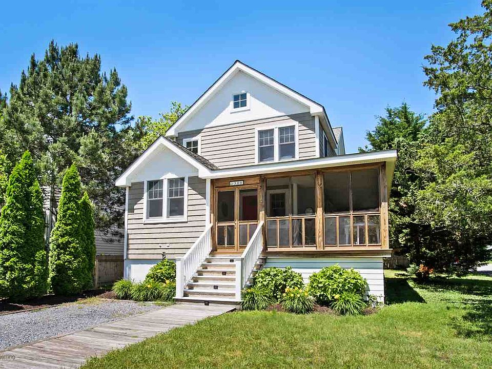 1st image of 306 S Lake Dr