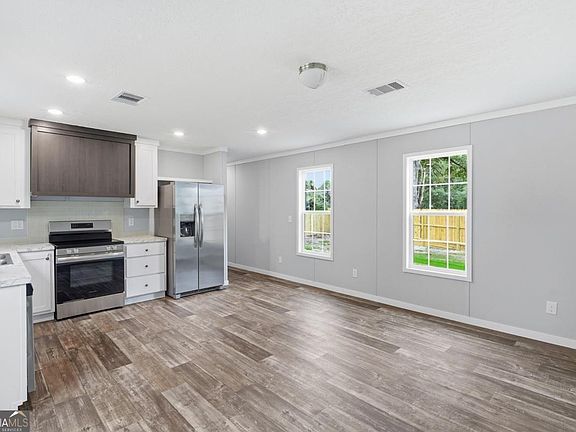 5th image of 93 Thrasher Ln E