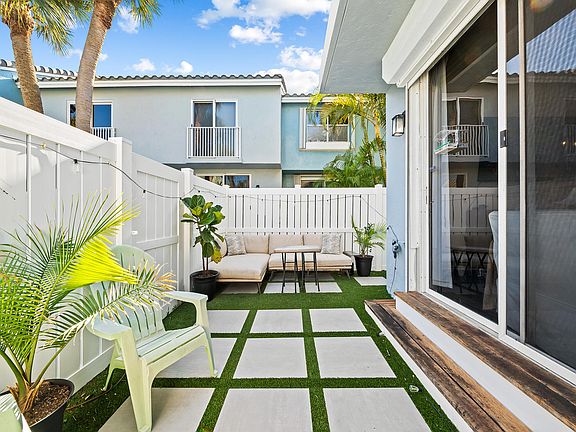 4th image of 1074 Jeffery Street