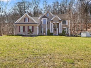 301 Starksboro Dr, Camillus, NY 13031