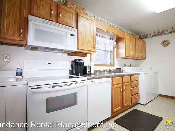 5th image of 200 Bailey Dr #B