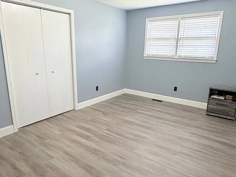 111 Hunter Dr — Photo 12