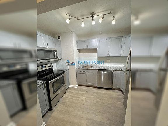 3rd image of 3710 Wyandotte St #8