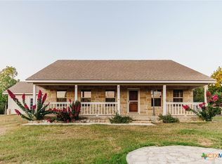 139 Village Forest Dr, Smithville, TX 78957