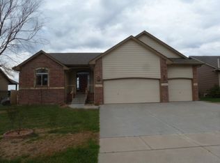 8935 N Ridgewood Ln, Valley Center, KS 67147