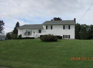 27 Lancer Dr, Newburgh, NY 12550