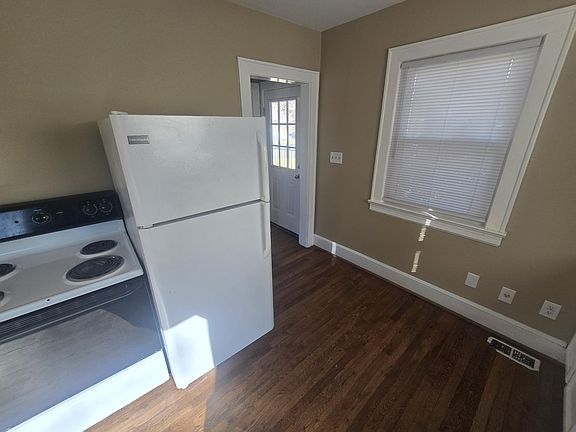 4th image of 5247 Eden Ave