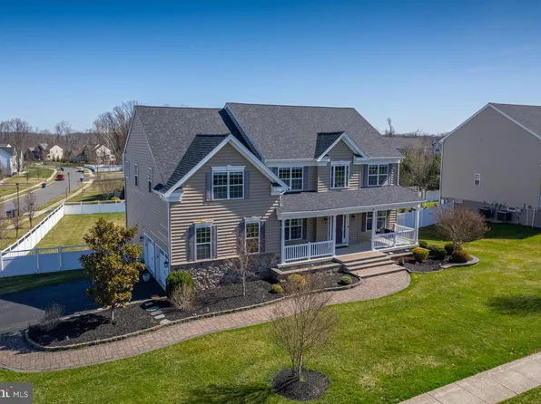 205 Winterwood Ln, Mullica Hill, NJ 08062