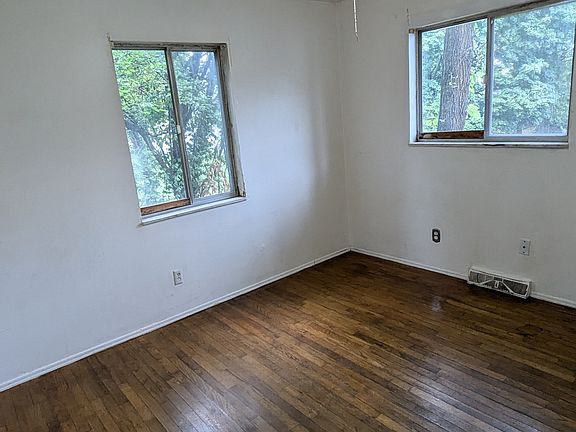 4th image of 1237 & 1239 Wyley Ave #1239