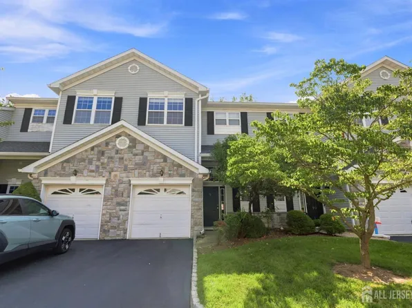 9 Bridgepointe Dr, South Amboy, NJ 08879