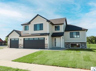 11 Sunset Ct, North Mankato, MN 56003