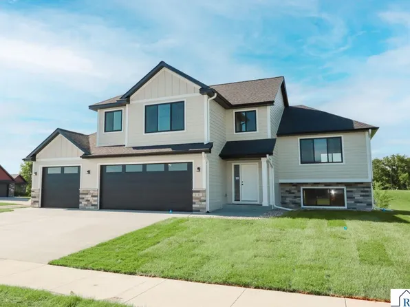 11 Sunset Ct, North Mankato, MN 56003