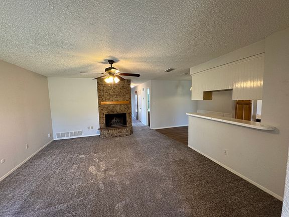 3rd image of 2425 Ventura Dr APT A