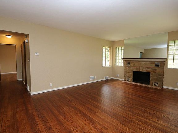 4th image of 1428 Woodlawn Blvd
