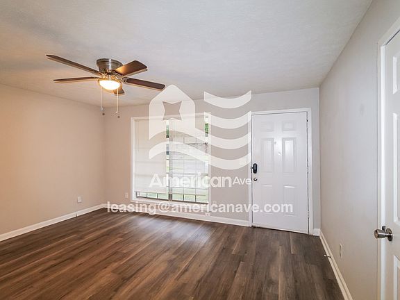 1856906_003_living_room_13754339.jpg