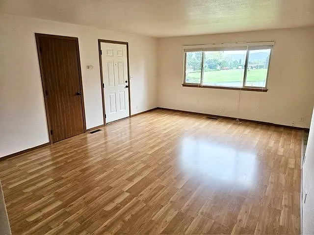 2 bed, 1000 sqft, $1,375 — Photo 4