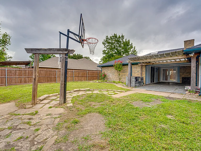917 Meadowgate Dr — Photo 33