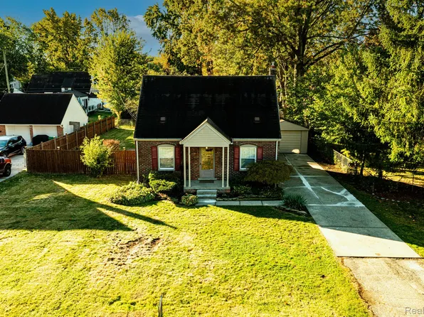 31967 Rosslyn Ave, Garden City, MI 48135