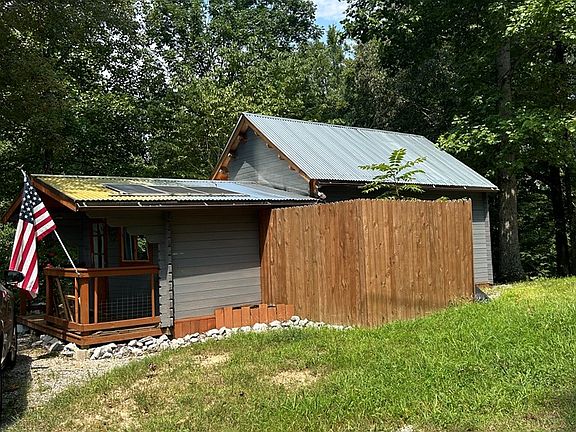 3rd image of 120 Abby Ln