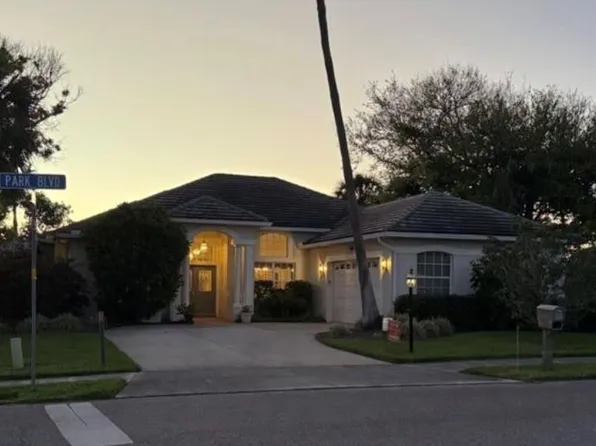 590 Flamingo Dr, Venice, FL 34285