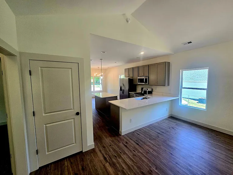 1331 Lee Ln — Photo 7