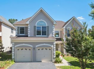 25850 Donegal Dr, Chantilly, VA 20152