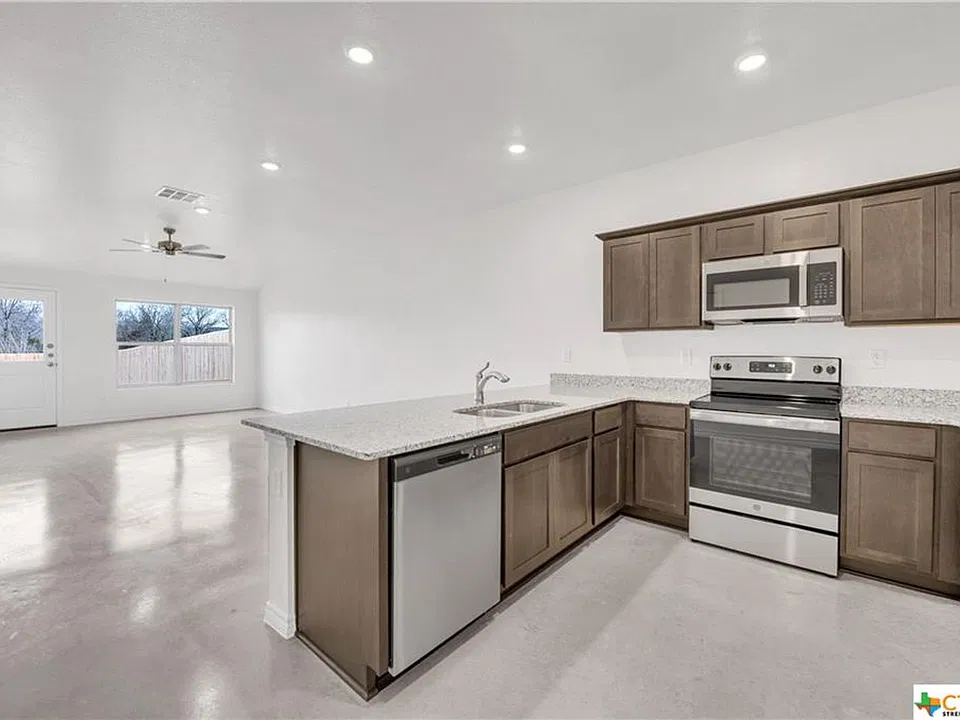 1202 Lehmann Dr