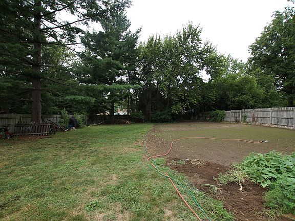 2nd image of 1170 Meadowlane Dr SE