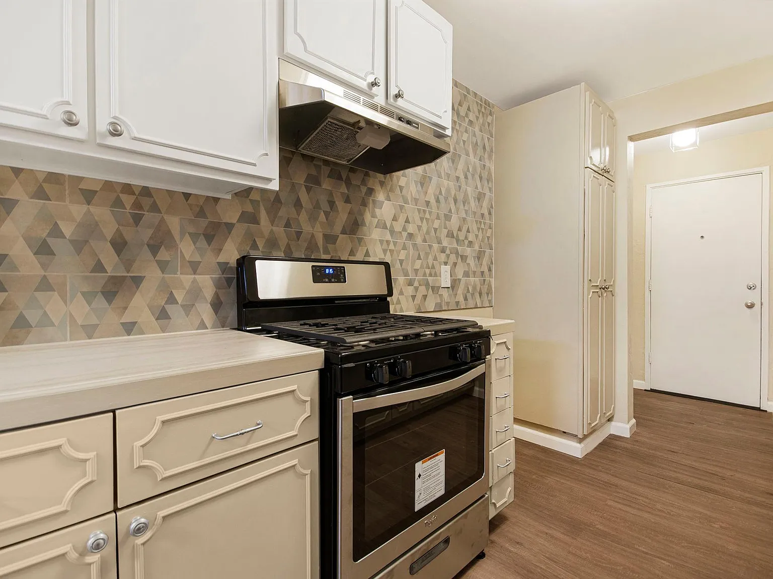 1 bed, 961 sqft, $1,400 — Photo 4